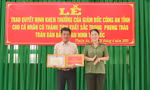 Người lái xe ôm nhanh trí chở khách nghi giết người vào thẳng đồn công an