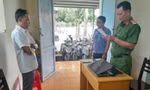 Nhậu say đập phá đồ đạc, mang dao và xăng đe dọa công an