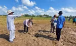 Giếng khoan giữa đồng nước sôi sùng sục, châm lửa liền bốc cháy