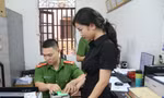 Người dân làm thủ tục trong quá trình cấp thẻ căn cước. (Ảnh:VGP). 