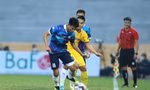 Topeland Bình Định (áo xanh) có chiến thắng đầu tay ở Night Wolf V-League 2022 (ảnh Zing)