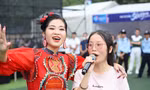 Hà Myo rủ sinh viên hát xẩm ở Ngày thẻ Việt Nam 2023 - Sóng Festival