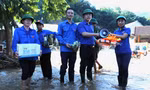 Tỉnh Đoàn Nghệ An hỗ trợ, trao quà động viên người dân vùng lũ quét 