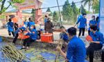 Chở cả tạ mía đến ép nước tặng thí sinh và phụ huynh
