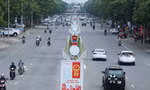 Cửa ngõ thành phố Vinh đông nghịt trong ngày đầu thực hiện Chỉ thị 15