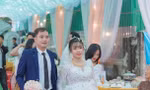 Cô dâu Nghệ An trở dạ ngay trong đám cưới, xe hoa chở luôn đến viện sinh con 