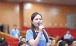 Đại biểu Hoàng Mỹ Linh - Phó Bí thư Huyện Đoàn Yên Dũng đặt câu hỏi. Ảnh: Nguyễn Thắng