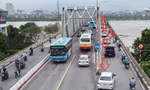 Vì sao làn cầu yếu ở hai bên cầu Chương Dương khó cấm ô tô?