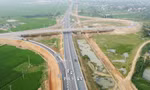 Cận cảnh 200 km cao tốc 'trắng' trạm nghỉ, cây xăng