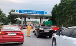 Ùn tắc, thu tiền mặt tại các trạm thu phí chưa có ETC, đại diện VEC nói gì?