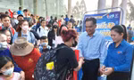 Thanh niên công nhân Bình Dương về quê đón Tết trên chuyến xe 0 đồng