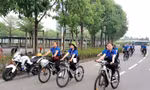 Tiền đạo Tiến Linh, Á hậu Kim Chi... đạp xe hưởng ứng ‘Giờ trái đất’ 