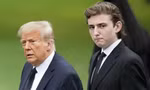 Barron đi bỏ phiếu cho ông Trump 
