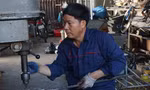 Anh nông dân học hết lớp 7 chế tạo hàng chục loại máy, phủ sóng 15 nước