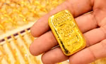 Giá vàng thế giới tiếp tục lao dốc 
