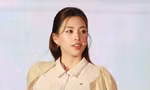 Tiểu Vy diễn kịch