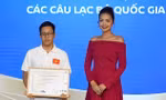 Vận động viên bơi trẻ quốc gia 16 tuổi lập thêm thành tích 