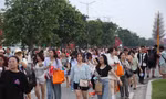 Biển người đổ về Hưng Yên