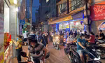 Người dân Thủ đô xếp hàng dài mua bánh trung thu truyền thống ở làng nghề Xuân Đỉnh 