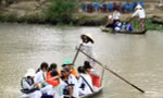 Nhiều nơi học sinh đi đò đến trường