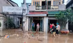 Nước rút, người dân thành phố Yên Bái tất bật dọn dẹp vệ sinh