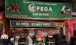 Hà Nội: Cháy cửa hàng kinh doanh xe máy điện, 3 người trong gia đình tử vong