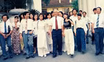 Sinh viên Đại học Kiến trúc, các tác giả Hội bút Hương Đầu Mùa và cán bộ, phóng viên báo SVVN-HHT được Thủ tướng Võ Văn Kiệt gặp mặt năm 1996 (Nhà báo Nguyễn Như Mai ngoài cùng bên trái) ảnh: Tư liệu