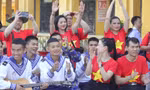 Chiến sĩ Trường Sa và đại biểu đoàn công tác số 4 giao lưu văn nghệ ẢNH: NGUYỄN MINH 