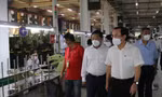 Bí thư Thành ủy Nguyễn Văn Nên kiểm tra công tác phòng chống dịch tại Công ty TNHH PouYuen Việt Nam chiều 9/11. Ảnh: LH 