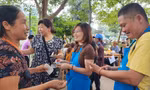 Tấm lòng của vợ chồng nhà báo 