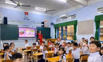 Sáng nay, học sinh lớp 1 ở TPHCM bắt đầu tựu trường