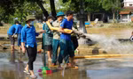 Tuổi trẻ TT-Huế ra quân làm sạch phố phường sau lũ