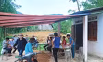 Bố mẹ đi làm thuê, bé 10 tuổi ra ao bắt ốc bị đuối nước