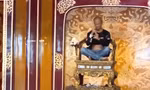 Ngai vàng triều Nguyễn bị xâm hại