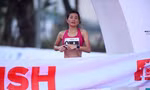 Kỷ lục gia Nguyễn Thị Oanh 'săn vàng' tại giải chạy Báo Hànộimới