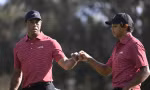 Con trai huyền thoại Tiger Woods lần đầu hole in one 