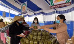 Những phiên chợ 0 đồng ấm lòng người nghèo ngày giáp Tết Nguyên đán