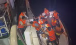 Tàu hải quân đã đón được 43 ngư dân và 2 thi thể người gặp nạn trên biển Trường Sa