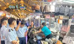 Chợ Bến Thành bị kiểm tra, Saigon Square vội vã đóng cửa