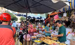 TPHCM: Phiên chợ đầu năm 'mua nhanh, bán lẹ'