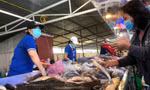 Hàng hóa về TPHCM tăng nhanh khi nhiều chợ truyền thống mở lại