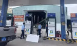 Lực lượng Quản lý thị trường cho biết, sẽ xử lý nghiêm các hành vi vi phạm của các thương nhân phân phối xăng dầu và các cửa hàng bán lẻ 