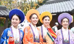 Dàn người đẹp Hoa hậu Việt Nam làm bánh, cắm hoa 