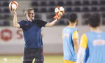 HLV Philippe Troussier trên sân tập Bà Rịa Vũng Tàu. Ảnh: Anh Đoàn