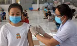 Tiêm vắc xin phòng COVID-19 cho trẻ 16-17 tuổi. Ảnh: Long Phạm