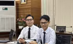 Lưu Văn Khoa (bìa phải) trong buổi phỏng vấn tuyển viên chức. Ảnh: Nhàn Lê