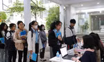 Thí sinh dự thi đánh giá năng lực của ĐH Quốc gia Hà Nội năm 2023 để lấy kết quả xét tuyển vào các trường ĐH. Ảnh: Diệp An
