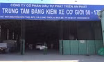 Công an khám xét trung tâm đăng kiểm cơ giới 50-17D huyện Nhà Bè, TPHCM. Ảnh: Công an cung cấp
