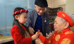 Nhiều người mong thay đổi văn hóa lì xì ngày Tết. Ảnh: NHƯ Ý