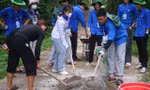 Những bạn trẻ Hội đồng hương Nghệ Tĩnh - Học viện Ngoại giao tham gia chiến dịch Mùa hè xanh tại xã Hương Lâm (Hương Khê, Hà Tĩnh)